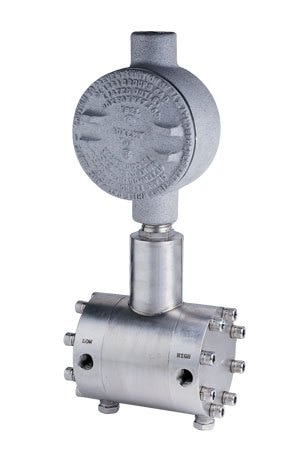 Industrial Wet/Wet Differential Pressure Transmitter, Measures Differentials on High Line Pressures